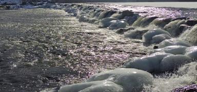 Ardahan'da buzla kaplanan nehir Antarktika'y anmsatt