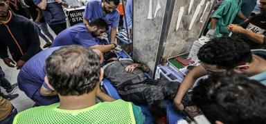 Gazze'de salklar da tehdit altnda! Snr Tanmayan Doktorlara top mermisi isabet etti