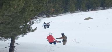 Sarıkamış Kayak Merkezi'nde JAK timince kurtarılan 3 turist pistten çıktı