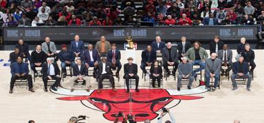 Chicago Bulls, ilk Ring of Honor trenini dzenledi