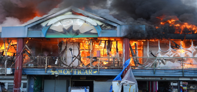 Belgrad ve Saraybosna'nın alışveriş merkezlerinde çıkan yangınlarda hasar meydana geldi