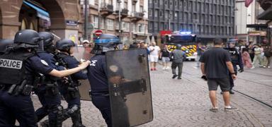Fransz polisinden g yasas kartlarna biber gazl mdahale