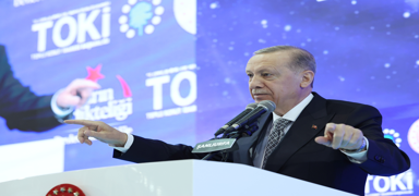 Cumhurbaşkanı Erdoğan: Birileri şov peşinde koşarken biz dertlere derman için gecemizi gündüzümüze kattık