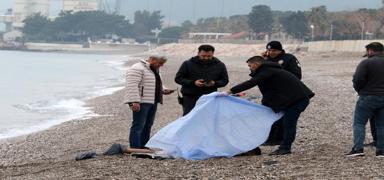 Konyaaltı Sahili'nde üzerinden kimlik çıkmayan erkek cesedi bulundu