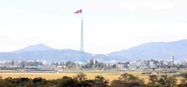 Güney Kore ile birleşme hedefinden vazgeçen Kuzey Kore milli marşının sözlerini değiştirdi