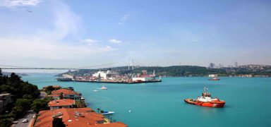 Türk boğazlarından gemi geçişleri bir önceki yıla göre yüzde 8,2 arttı
