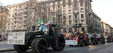 İtalya'da çiftçilerden AB'ye protesto