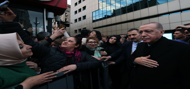 Başkan Erdoğan'a Balıkesir'de coşkulu karşılama
