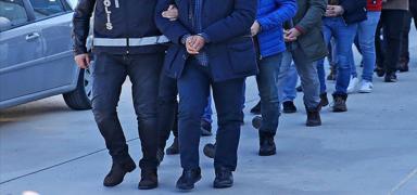 İzmir'de FETÖ'ye yönelik düzenlenen operasyonda 23 kişi gözaltına alındı