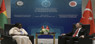 Cumhurbaşkanlığı İletişim Başkanı Altun, İİT Toplantısı kapsamında ikili görüşmeler gerçekleştirdi