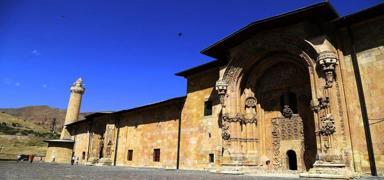 Divrii Ulu Camii ve Darifas'nda tarihinin en byk restorasyonu titizlikle yrtlyor