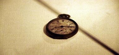 Hiroima'da atom bombasnn kalntlarnda bulunan kol saati satld