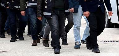 İzmir'de FETÖ operasyonu: 23 gözaltı
