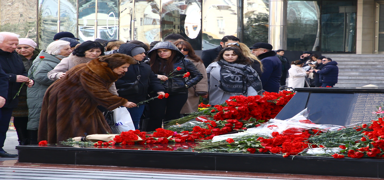 Azerbaycan'da Hocal Katliam'nn kurbanlar anlyor: Gzyalarn tutamadlar