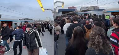 stanbul'da metro bozuldu, vatandalar yolda kald