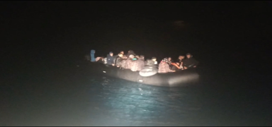 Yunanistan'ın Türk kara sularına geri ittiği 40 düzensiz göçmen kurtarıldı