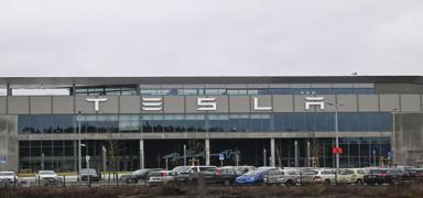 Almanya'da Tesla fabrika yangnn arkasndan kundaklama kt!