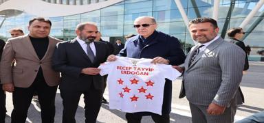 Cumhurbakan Erdoan'a Sivasspor formas hediye edildi