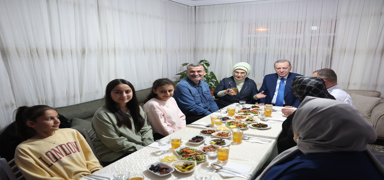 Cumhurbakan Erdoan, Ankara'da vatandan iftar sofrasna konuk oldu