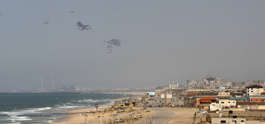 Gazze'ye havadan yardm indirildi