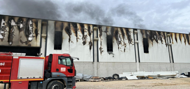 Fabrikada kan yangndan etkilenen 4 kii hastaneye kaldrld