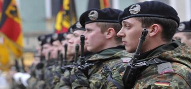 Almanya'da asker panii: Reit olmadan silah altna alndlar