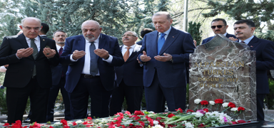 Cumhurbakan Erdoan, Trke'in kabrini ziyaret etti