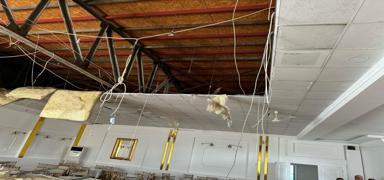 Tokat'ta meydana gelen deprem sonras bir dn salonunun tavan kt