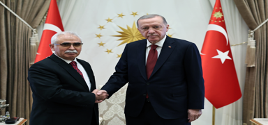Cumhurbakan Erdoan, Kadir zkaya'y kabul etti