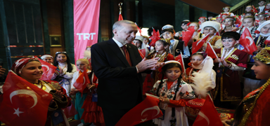 Klliye'de 23 Nisan cokusu! Cumhurbakan Erdoan, ocuklarla bir araya geldi