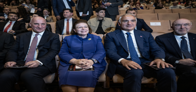 Bakan Ersoy, Yunan mevkida ile 'Romeo ve Juliet' oyununu izledi