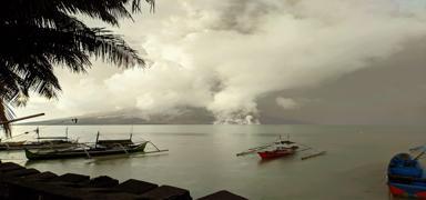 Endonezya'da yanarda patlamasndan etkilenenler gvenli blgelere yerletirilecek