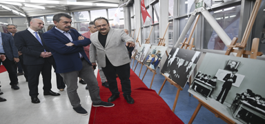 Bakan Tekin 'Orijinal Atatrk Portresi Sergisi'nin aln gerekletirdi