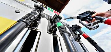 Benzine gece yarsndan itibaren indirim geliyor
