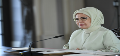 Emine Erdoan'dan karne alan rencilere mesaj