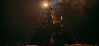 Husiler, iki gemi ile ABD'ye ait bir destroyeri vurdu