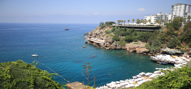 Antalya'da sahiller doldu tat