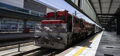 Turistik Tatvan Treni dzenlenen trenle birlikte seferlerine balad