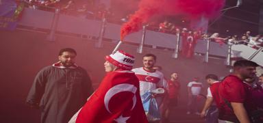 Almanya sokaklar krmz beyaz!