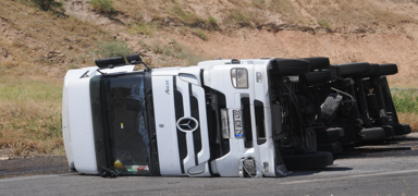 Akaryakt ykl tr kontrolden karak devrildi: 1 yaral