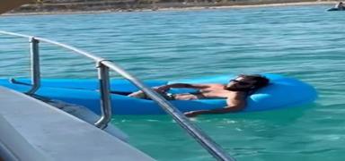 Filmleri aratmayacak olay! Denizde uyuyakald