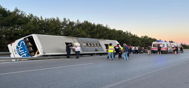 Refje arpan yolcu otobs devrildi! 11 kii yaraland