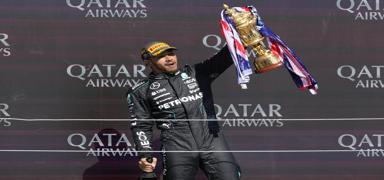 Lewis Hamilton 3 yl aradan sonra galip