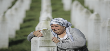 Srebrenitsa Soykrm'nn 14 kurban bugn topraa verilecek