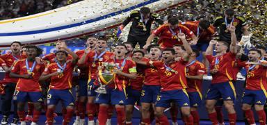 EURO 2024'n ampiyonu spanya kupasn kaldrd