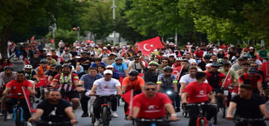 '15 Temmuz Milletin Zaferi Bisiklet Turu'na vatandalardan youn ilgi