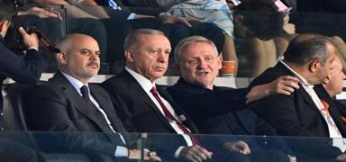Cumhurbakan Erdoan, Baakehir man stadyumdan takip etti