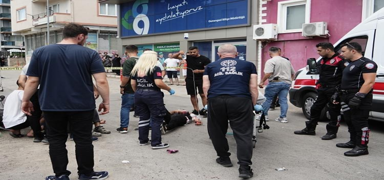 Sokak ortasnda birbirlerine bakla saldrdlar: 1 l, 5 ar yaral