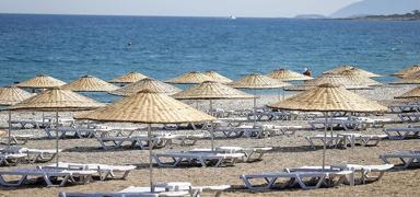 Emeklilere halk plajlarnda cretsiz hizmet