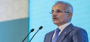 Bakan Uralolu'ndan Instagram aklamas: Niye kapatmak zorunda kaldmz sorgulamalyz